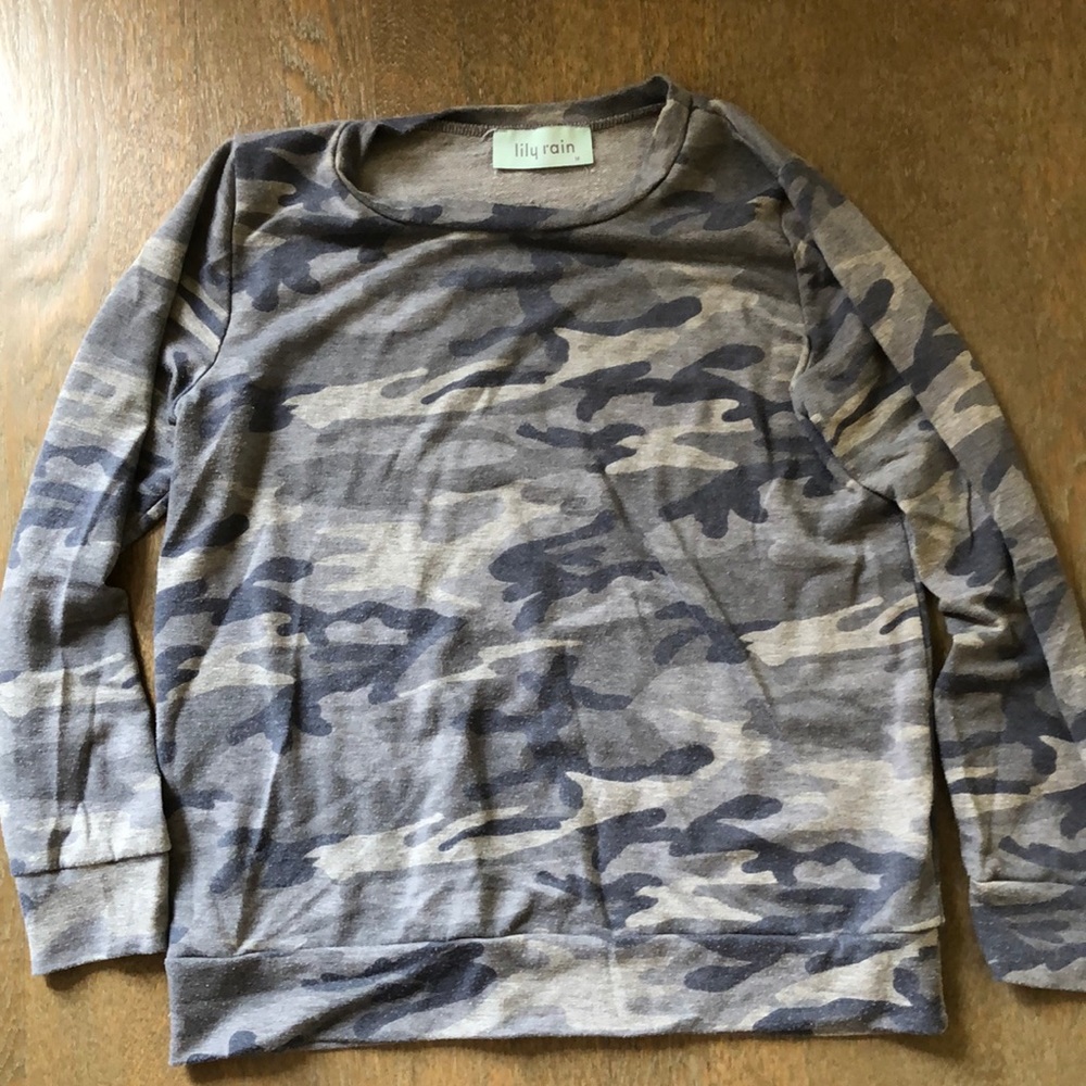 Lily Rain Camo Sweatshirt - Size M